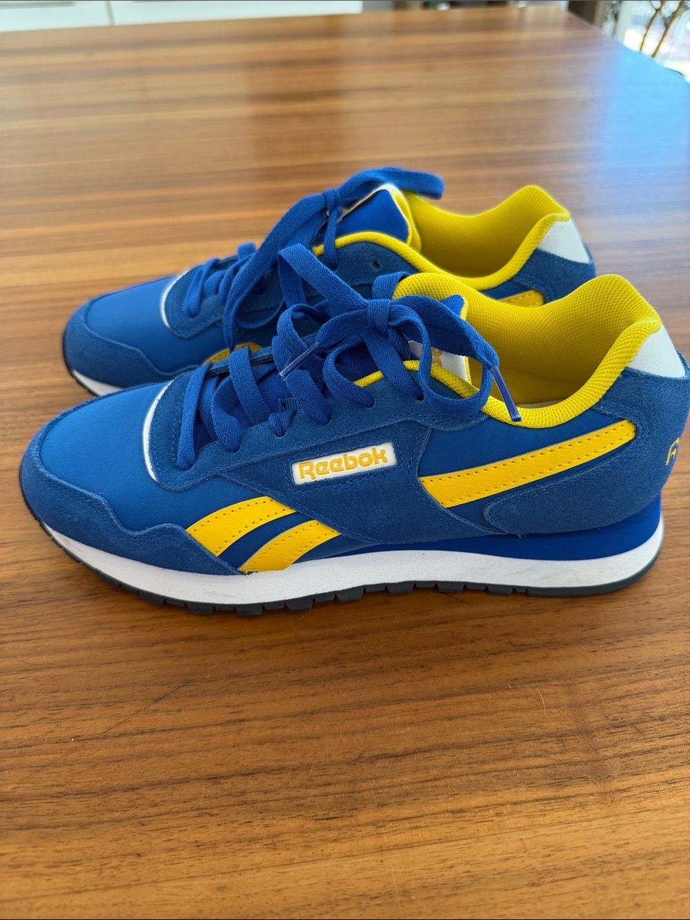 NWOT Reebok Glide Sneakers women’s 6.5